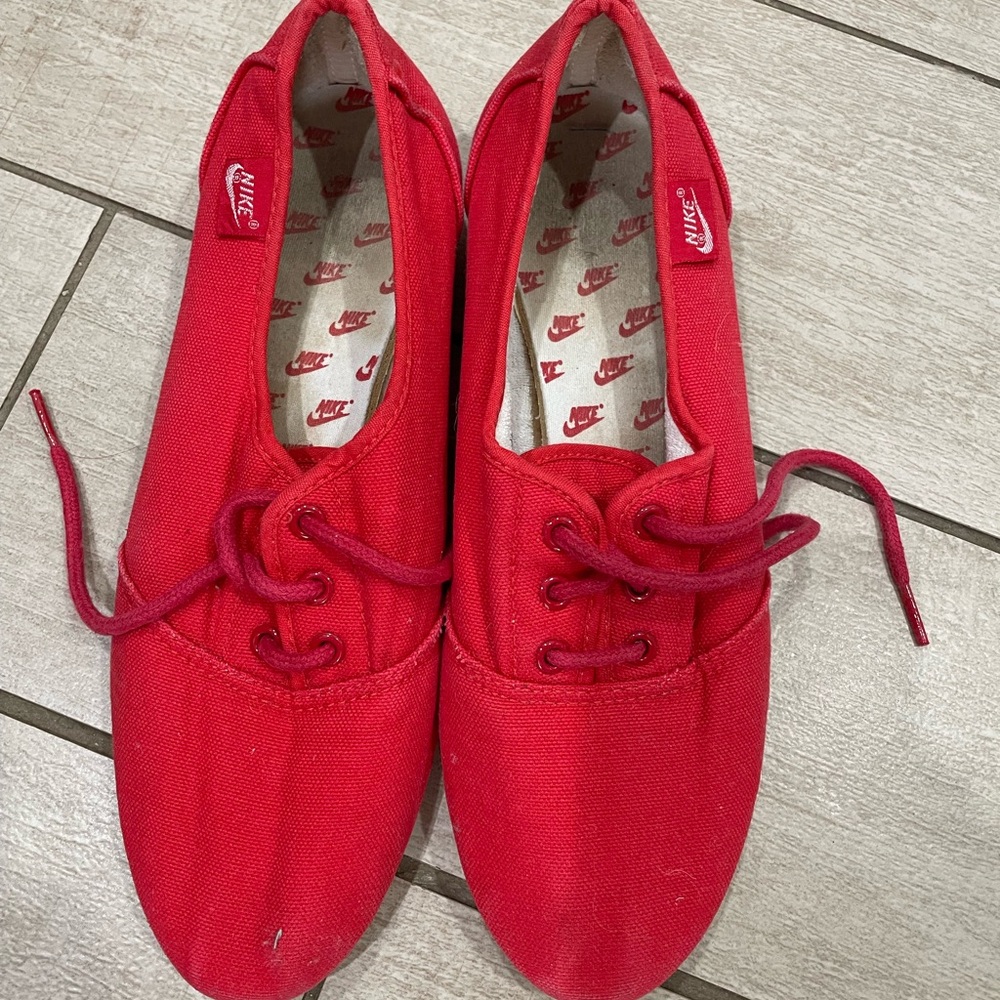 Nike Women’s Shoes: Vintage